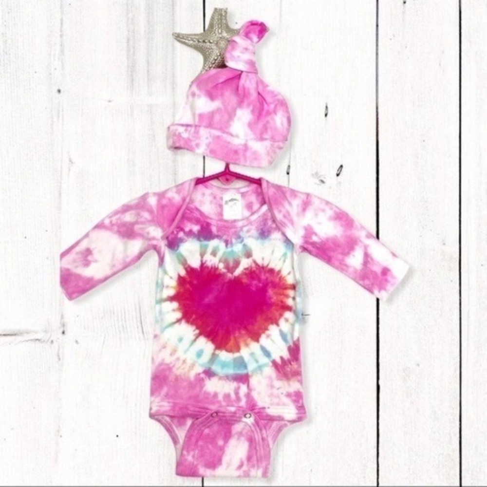 NWT 6 Month Tie Dye Tiny‎ Bundles Heart Bodysuit & Hat
